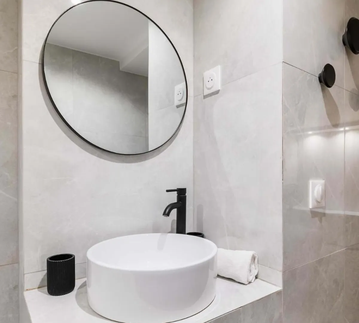 Apartment Zzz La Bruyere 9 *