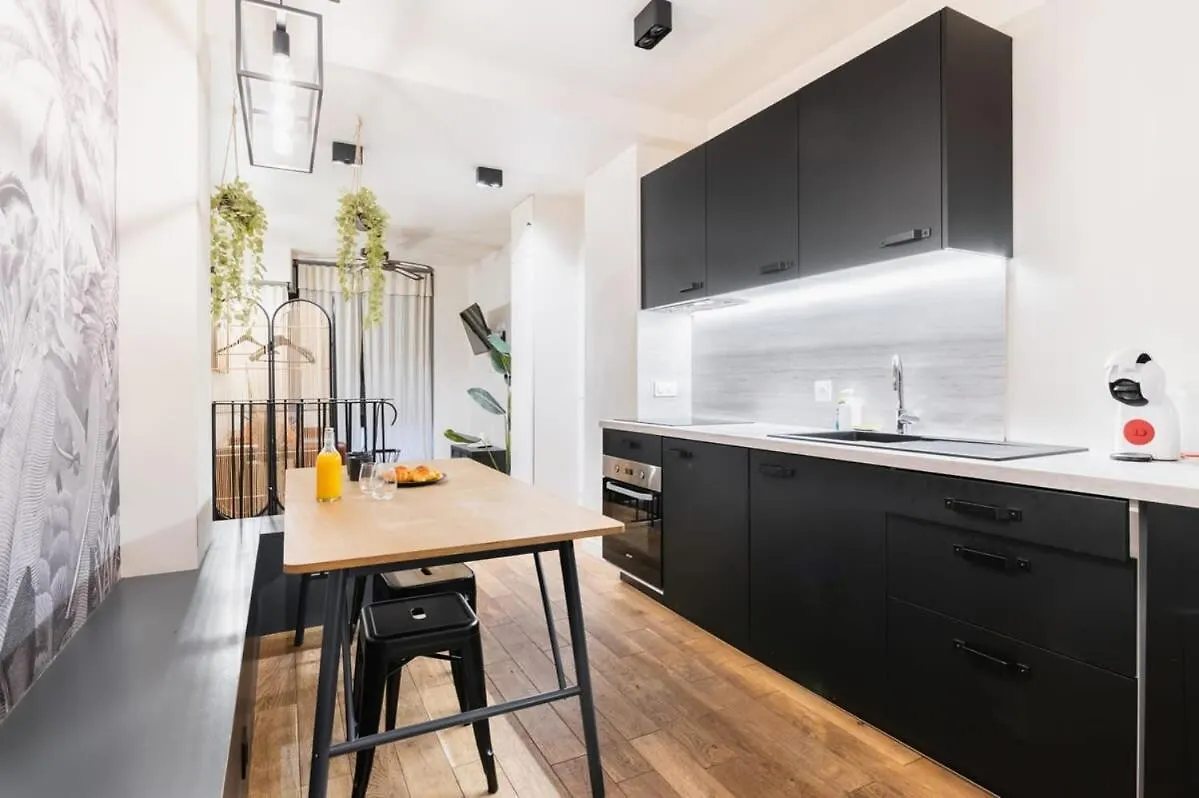 Apartament Zzz La Bruyere 9 *