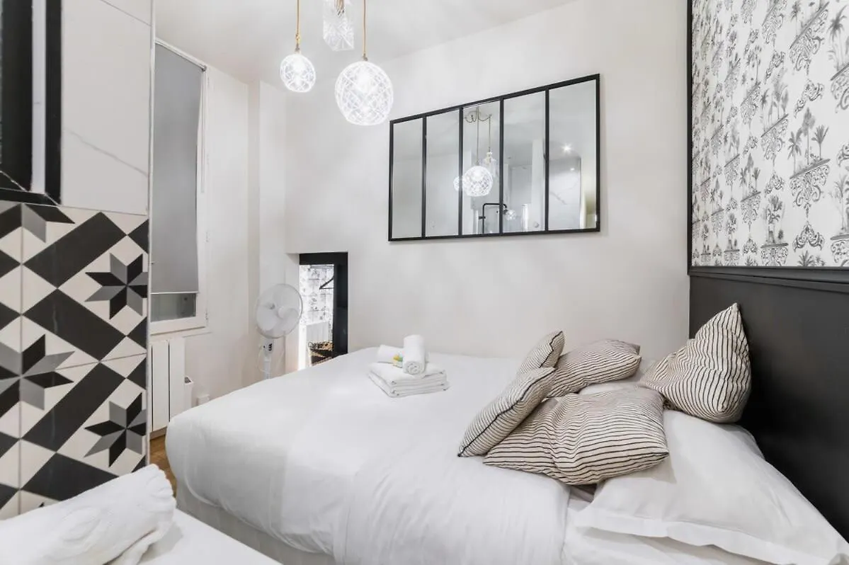 Zzz La Bruyere 9 Apartament